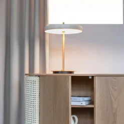 LED-bordlampe Asteria Table, USB, perlehvid/messing^UMAGE Online