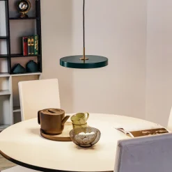 UMAGE LED-hængelampe Asteria Mini mørkegrøn/messing Ø 31 cm