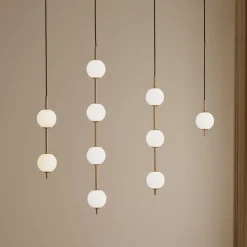 LED-hængelampe Audrey, messingfarvet, 2 lyskilder Ø 12 cm^UMAGE Sale