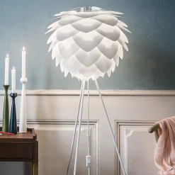 UMAGE Silvia medium gulvlampe, tre ben, hvid