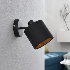 Vasilia væglampe i sort og guld, 1 lyskilde.^Lindby