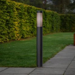 Konstsmide Vejlampe Pistoia, sort, højde 95 cm, metal, IP54