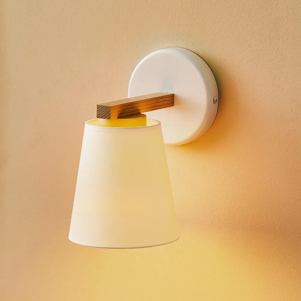 Lamkur Væglamper|Væglamper>Væglampe Canditia i træ med tekstilskærm