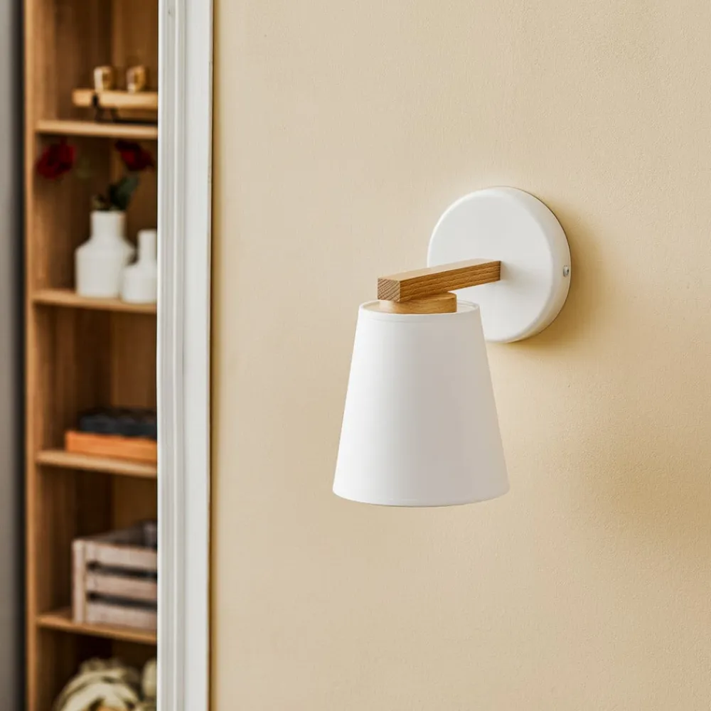 Lamkur Væglamper|Væglamper>Væglampe Canditia i træ med tekstilskærm