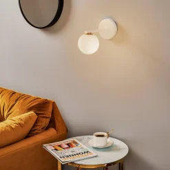 SIGMA Væglampe Gama i hvid med glaskugle