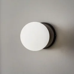 EMIBIG LIGHTING Væglamper>Væglampe Kiba, sort/guld, lampeskærm af glaskugle