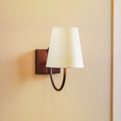 Lamkur Væglamper|Væglamper>Væglampe Paro med tekstilskærm