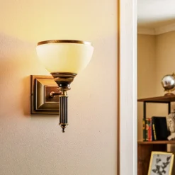 Jupiter Væglamper>Væglampe Petro, antik med glasskærm