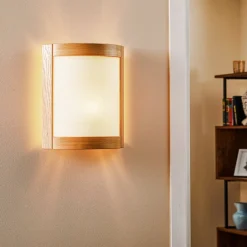 Lamkur Væglampe Zanna i træ, højde 34 cm, lys eg