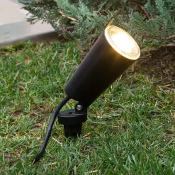 Vægspot og spot med jordspyd i en - Toni^FARO BARCELONA Online