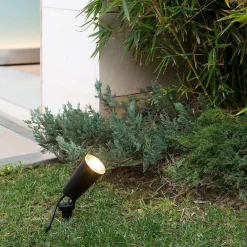 Vægspot og spot med jordspyd i en - Toni^FARO BARCELONA Online