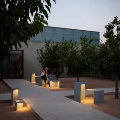 Vibia Gadebelysning>Empty 4130 udendørslampe, beton, 70 cm