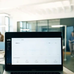 Waldmann Yara.single LED-gulvlampe VTL, BT, LTX, sort