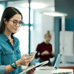 Waldmann Yara.single LED-gulvlampe VTL, BT, LTX, sort